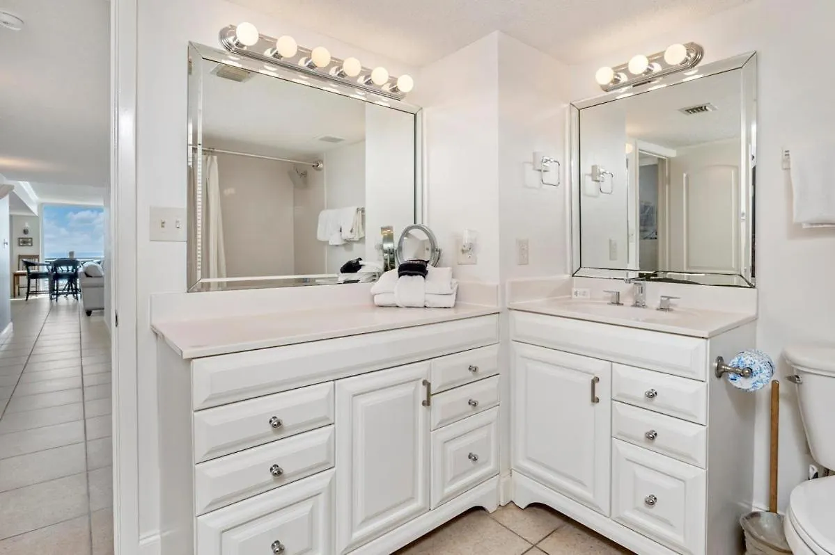 2036 - Shoreline Towers Beachfront Condo Free Beach Setup Destin Holiday home