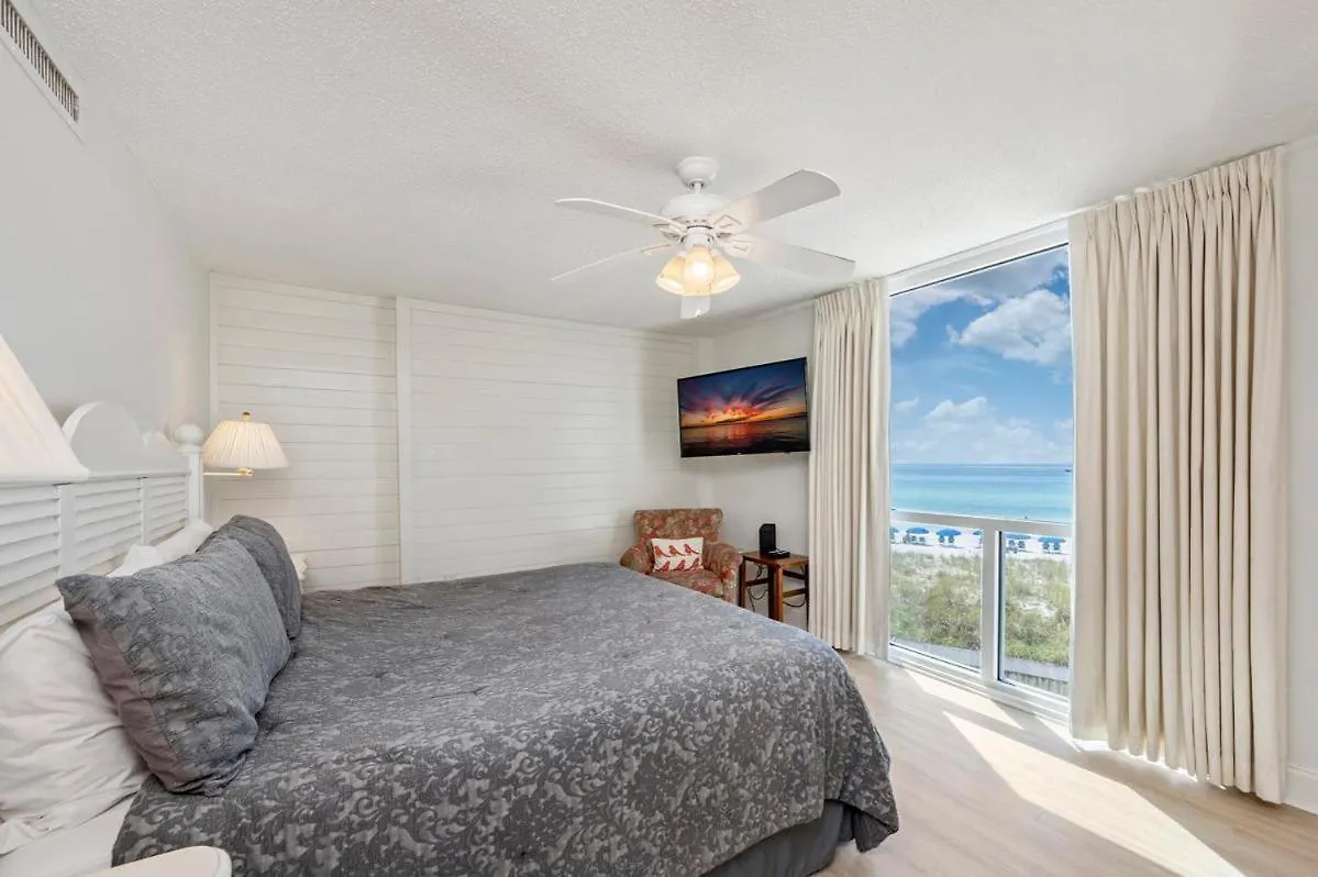 2036 - Shoreline Towers Beachfront Condo Free Beach Setup Destin