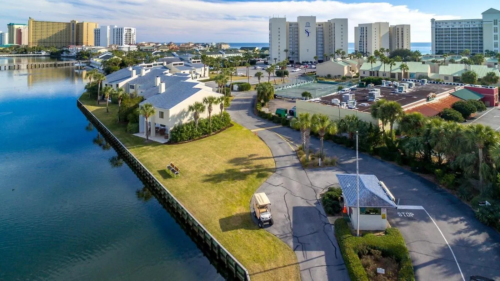 2036 - Shoreline Towers Beachfront Condo Free Beach Setup Destin United States